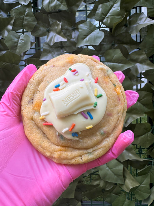 Milkybar Funfetti Cookie 🤍